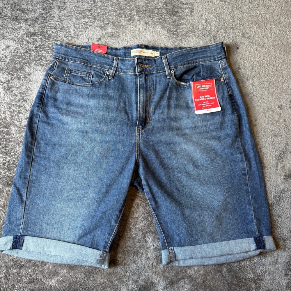 Levi Strauss Signature Mid Rise Bermuda Shorts Blue Denim Size 16 W33 9" Inseam